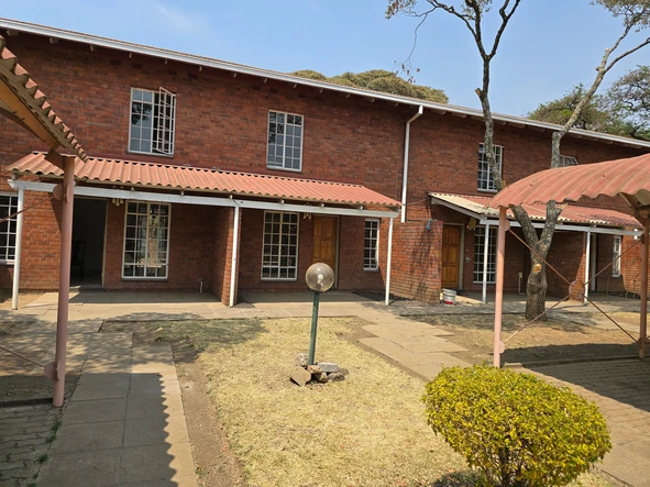 2 Bedroom Flat & Apartment