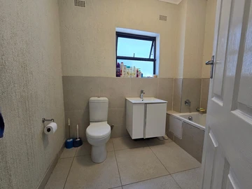 2 Bedroom Flat & Apartment