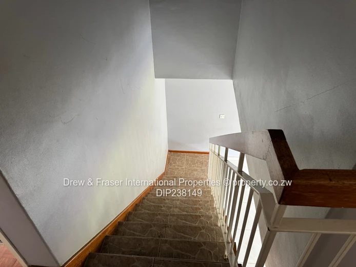 3 beds Duplex Flat available at Wansford Court for rent $1200