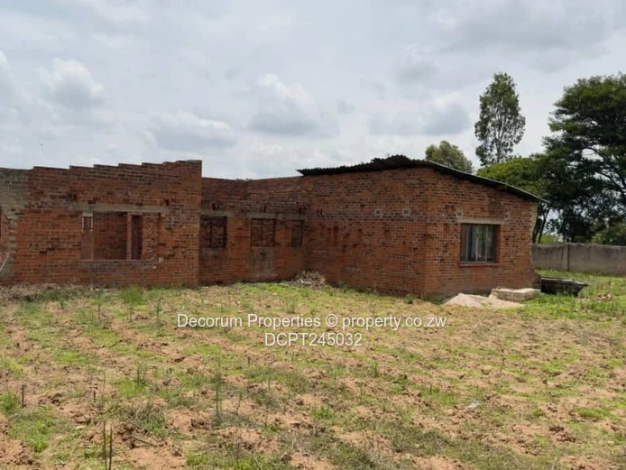 Unfinished 5-Bed House on 2025m² Stand 