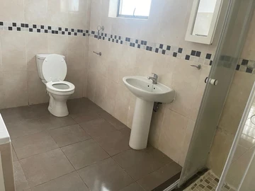 3 Bedroom Flat & Apartment