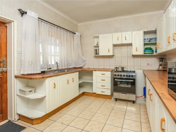 3 Bedroom Garden Flat