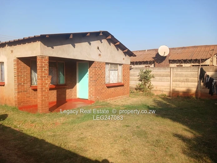 Spacious Family Home And Investment Opportunity For Sale In Kuwadzana 5 (Sole Mandate)