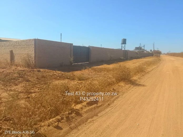 4000 m² Stand — Partly Walled, Road Frontage in Chitungwiza
