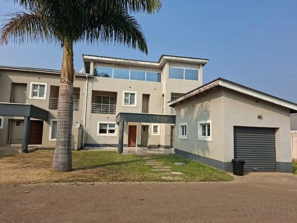 4 Bedroom Flat & Apartment