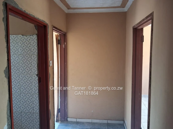 5 Bed House in Mainway Meadows