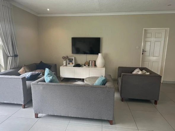 3 Bedroom Flat & Apartment