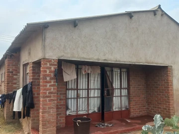 Spacious 7-Bedroom House for Sale in Chitungwiza, Zimbabwe!