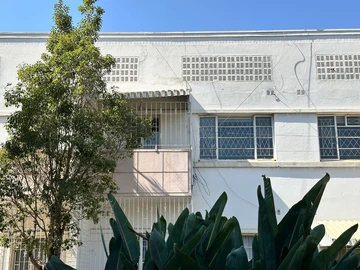 2 Bedroom Flat & Apartment