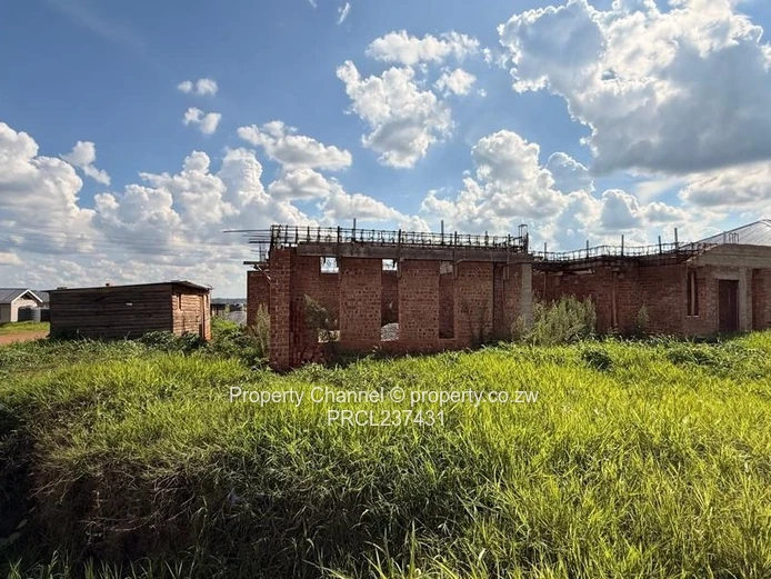 incomplete house  4 bedrooms all ensuite, open plan lounge,dinning,kitchen,guest toilet