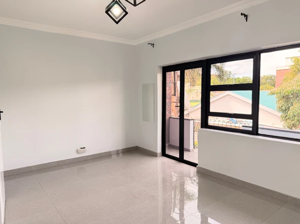 2 Bedroom Flat & Apartment