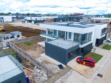 4 Bedroom Flat & Apartment