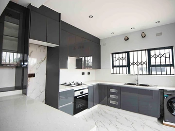 3 Bedroom Flat & Apartment