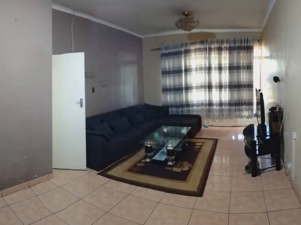 2 Bedroom Flat & Apartment