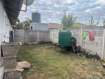 2 Bedroom Flat & Apartment