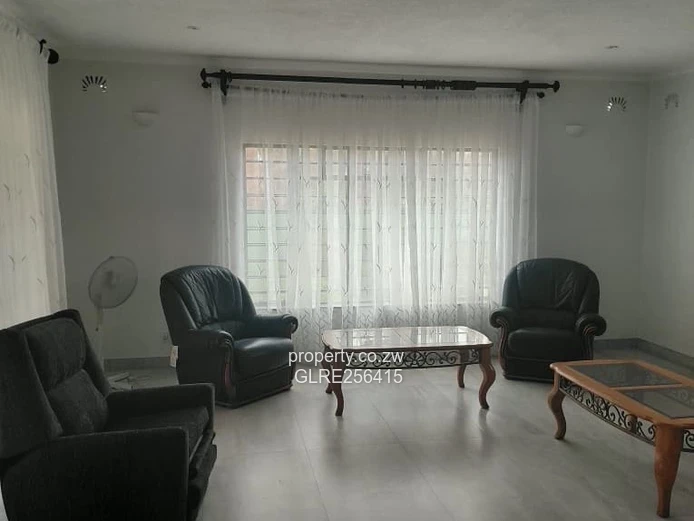 Bright 3-Bed Flat in Greendale North — Walled, Water Tank