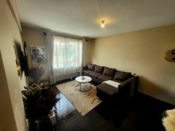 2 Bedroom Flat & Apartment