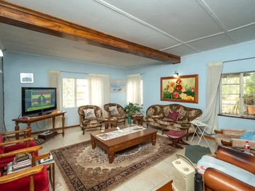 Farm & Agricultural Land