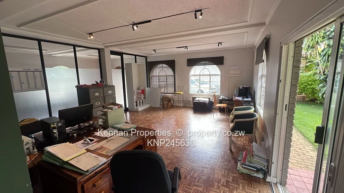 Office space/showroom in an excellent location on Enterprise Road