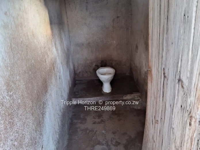 5-Bed Family Home with Walled Yard & Verandah in Chitungwiza
