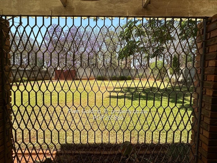 Bulawayo East: 2-Bed Brick Home on 1,400m² with Borehole in Suburbs (Sole Mandate)