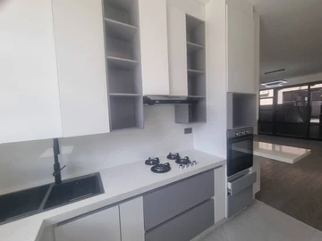 2 Bedroom Flat & Apartment