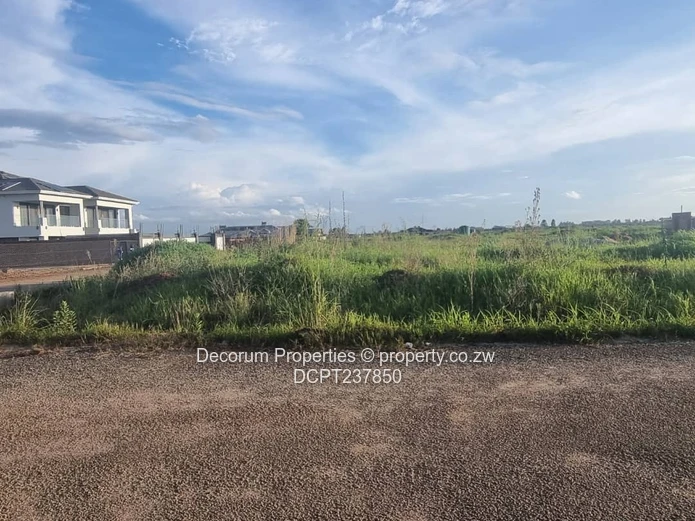 800m²- 1 200  Stand in Haydon Shine Plus— Tarred Roads