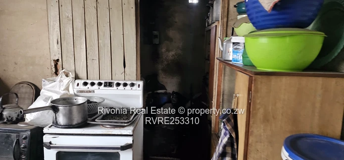 4-Bed Fixer-Upper with Borehole in Glen View