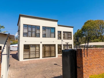 5 Bedroom Flat & Apartment