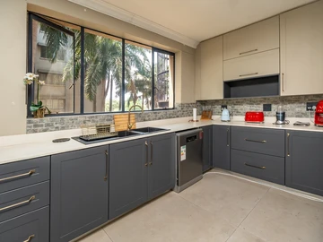 3 Bedroom Flat & Apartment