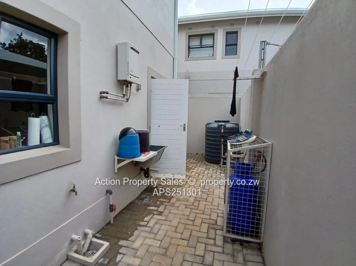 2 Bed Garden Flat For Rent In Avondale! 