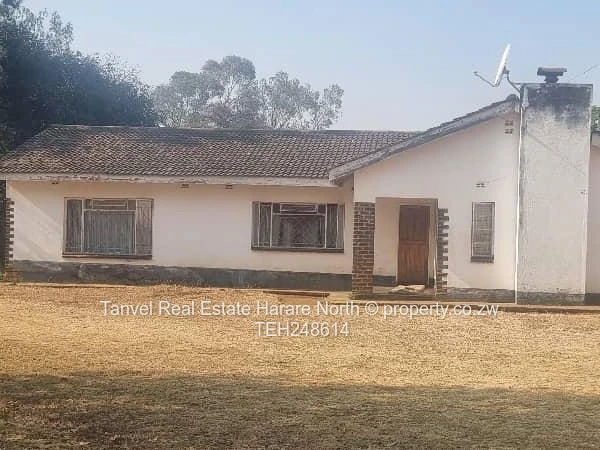 Captivating house in Norton: 5 bedrooms with main ensuite,lounge,kitchen,pantry,Walled and gated on 