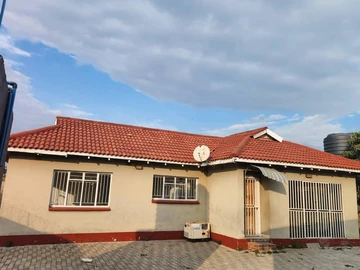 Cottage to let available immediately 