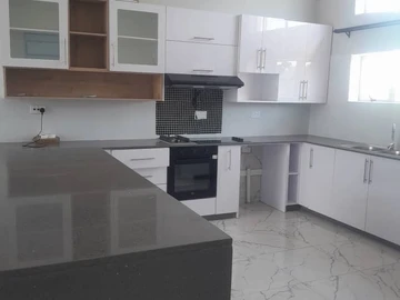3 Bedroom Flat & Apartment
