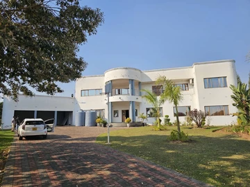 Luxurious House in Prime Borrowdale with Borehole