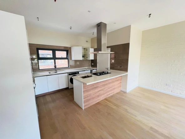 3 Bedroom Flat & Apartment