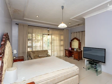 5 Bedroom House