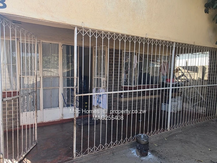 3-Bedroom House For Sale – Zengeza 1, Chitungwiza (Sole Mandate)