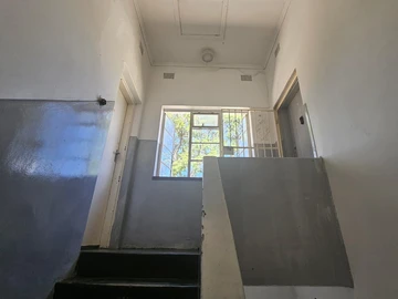 2 Bedroom Flat & Apartment