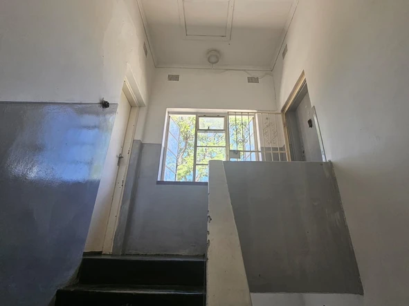 2 Bedroom Flat & Apartment