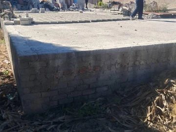 Incomplete 4 bed roomed house at slab level