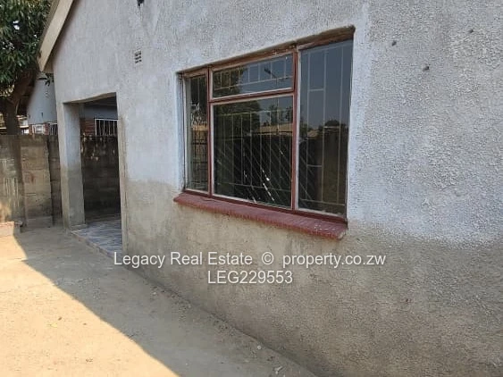 Spacious 7-Roomed House for Sale in Mufakose