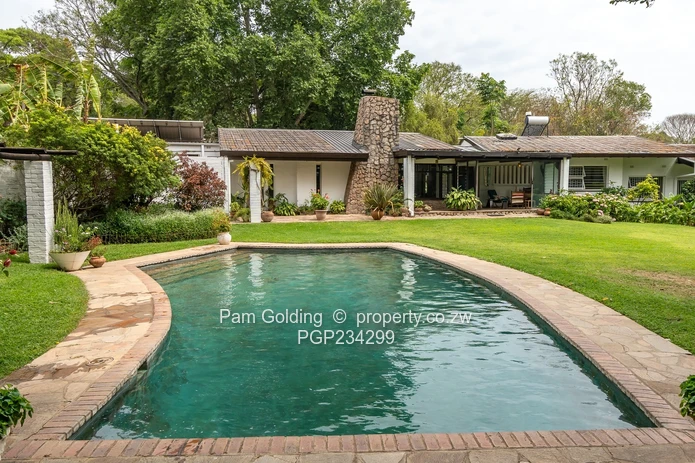 Spacious Family Home on Prime Rolf Valley Acreage (Sole Mandate)