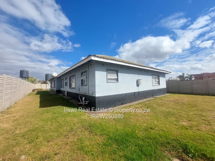Sandton Park Phase 3 Fully Furnished 4 Bed (Sole Mandate)