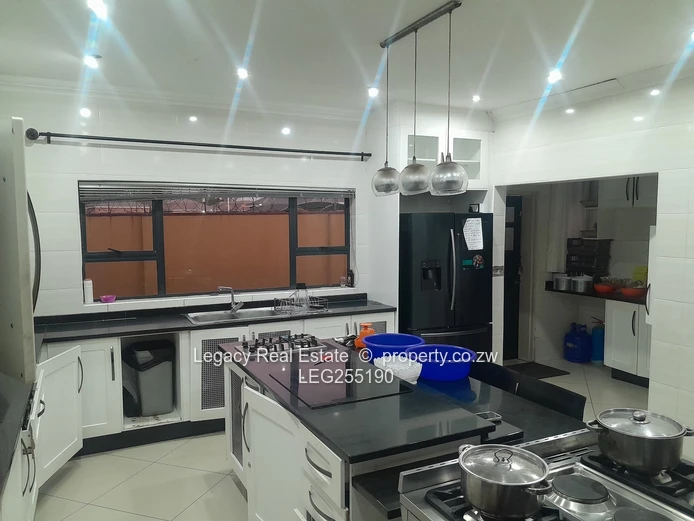 4-Bed Mabvazuva Townhouse with Borehole & Modern Kitchen (Sole Mandate)