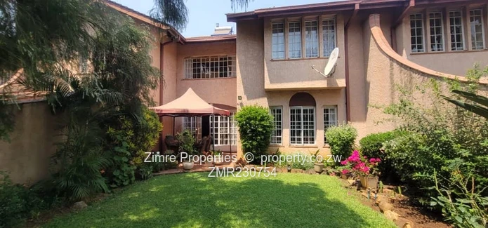 Avenues Neat Duplex in a well maintained complex 