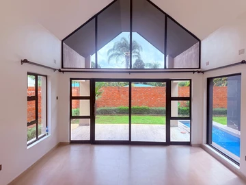 4 Bedroom Flat & Apartment