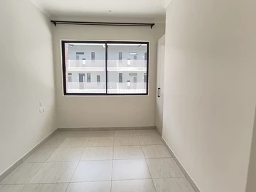 2 Bedroom Flat & Apartment