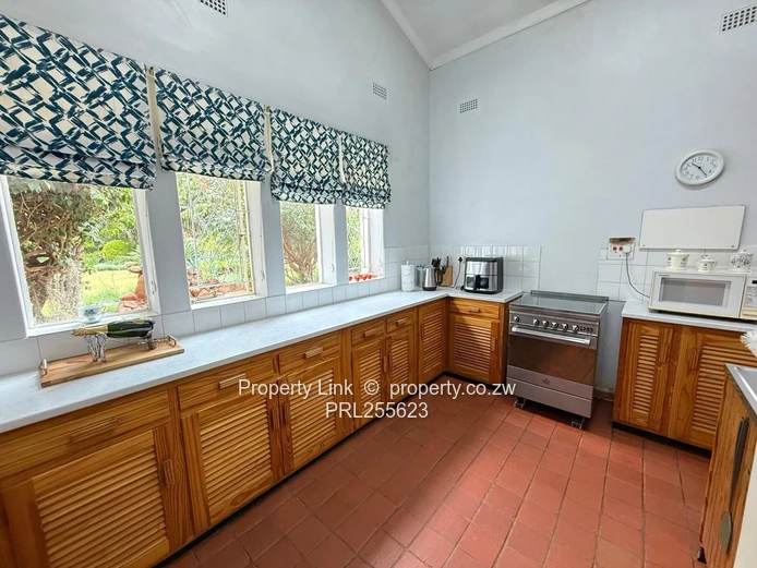Family Home On Quiet Close With Borehole & Pool