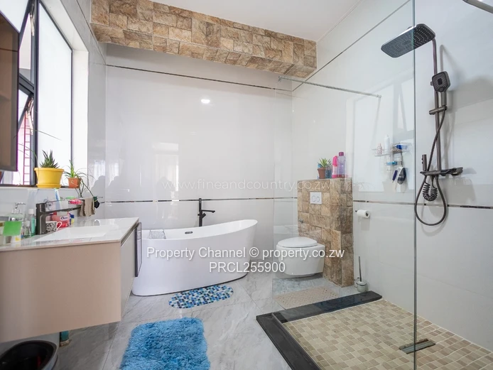 Sunlit 5-Bed Umwinsidale Home with Marble Floors